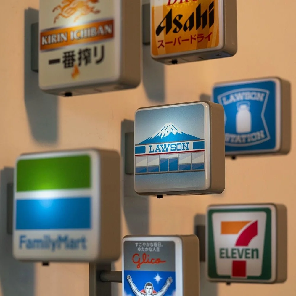 اليابانية لطيف البسيطة تضيء مغناطيس الثلاجة السفر تذكارية الأسرة مارت علامة الجذب تسجيل الدخول المغناطيس