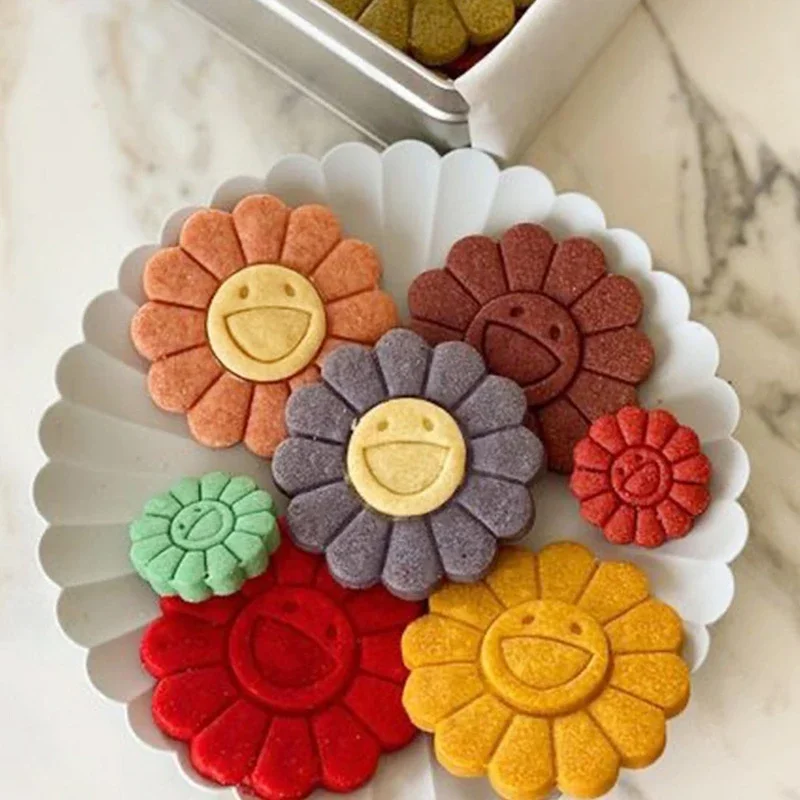 Smiling Daisy Cookie Mold Creative Design Cute Smiling Face Cookie Mold Sunflower Pastry Cutter Dessert Tools Kitchen Accessory