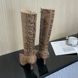 Nowe mieszane kolory wzór węża boczny zamek błyskawiczny buty do kolan jesienno-zimowa europejska moda amerykańska szpiczaste długie buty na wysokim obcasie