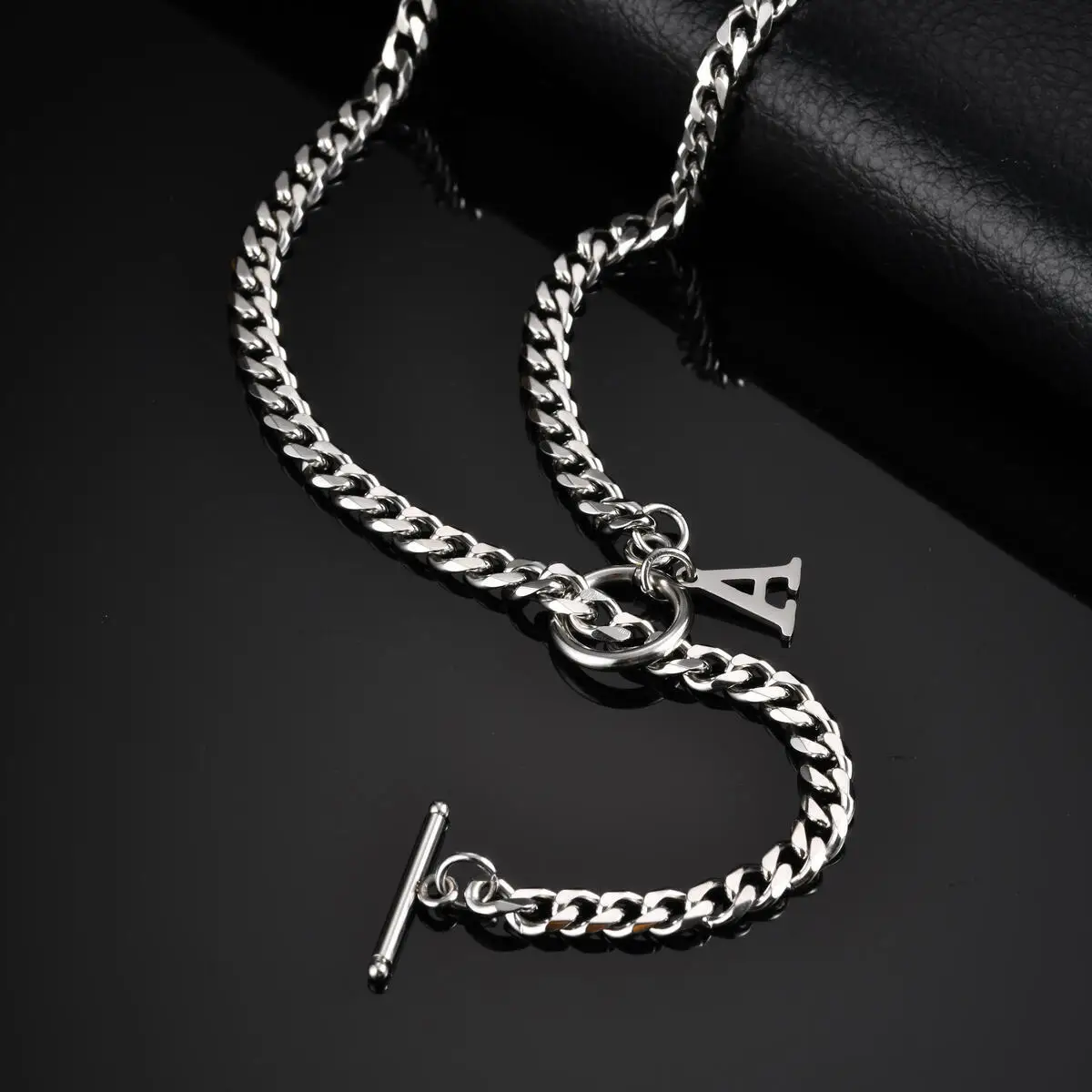 Initialen-Buchstaben-Kettenhalskette für Männer und Jungen, 50 cm Edelstahl Kubanische Gliederkette, Alphabet-Schmuck Geschenk – Detail 5