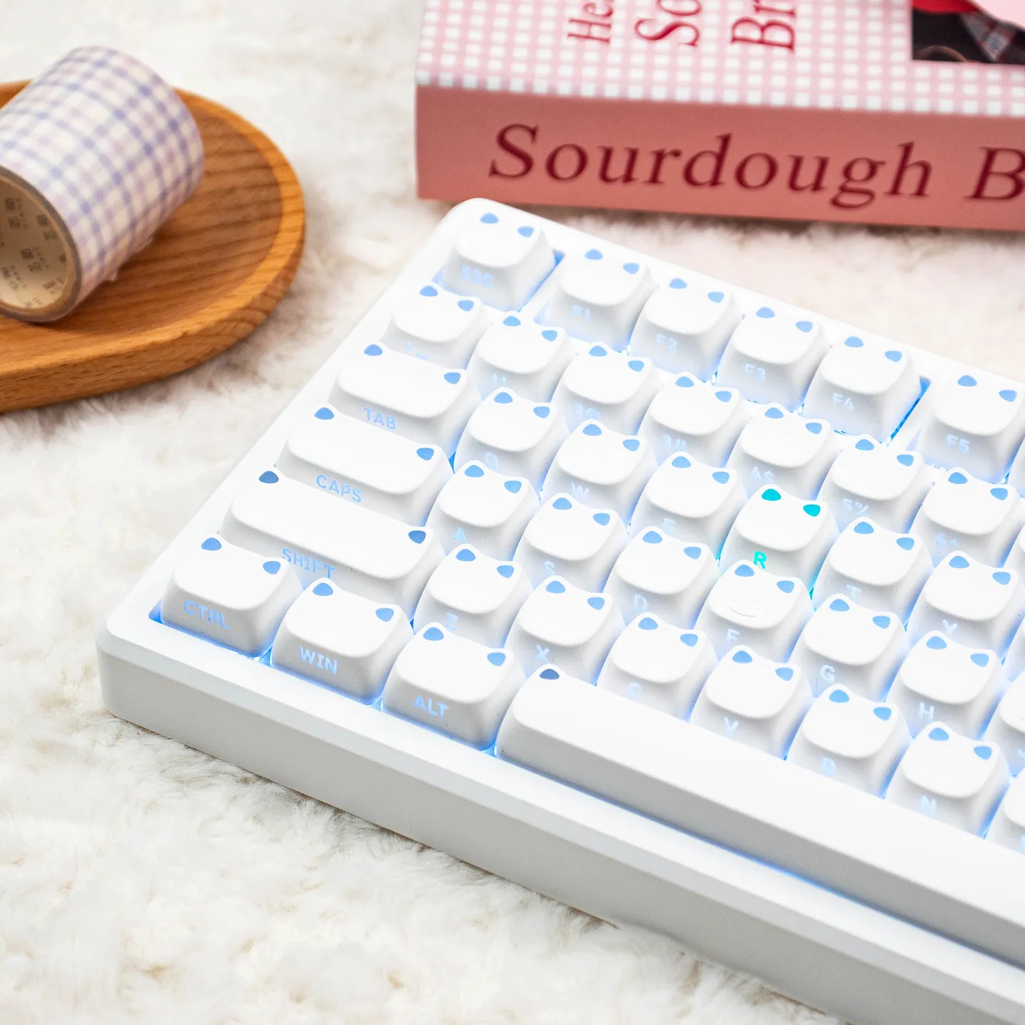 

White Cat Keycaps Cat Ear and Character Shine Through Double Shot Mao Profile Minimalist White Keycaps Backlit Key Cap 113 key