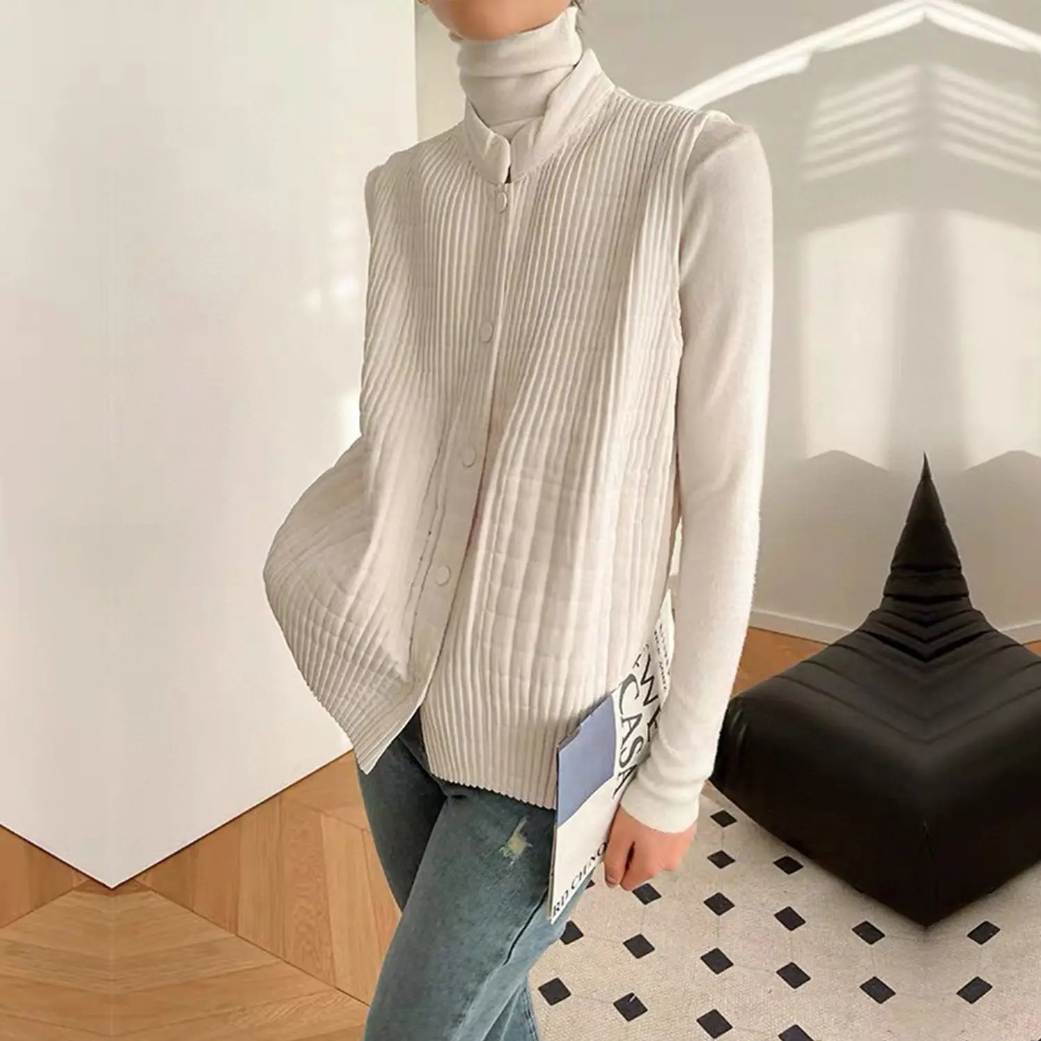 

Trendy and versatile cardigan vest jacket 2025 winter warm and good-looking wear sleeveless pleated commuter jacket