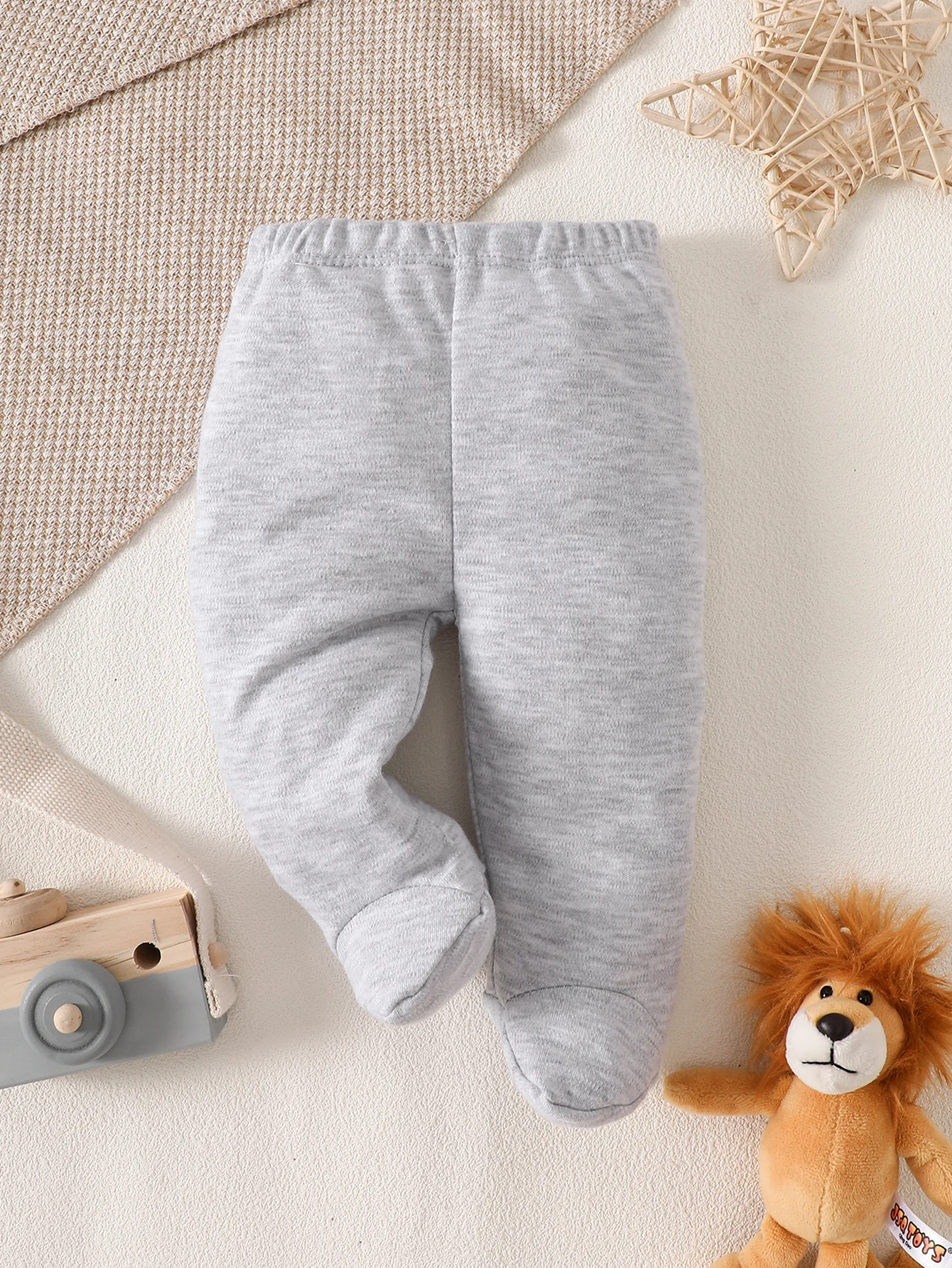 8-teiliges Neugeborenen-Strampler-Set | 100% Baumwolle, weich und atmungsaktiv | Graues Cartoon-Stern-Design | Für Babys von 0-9 Monaten – Detail 4