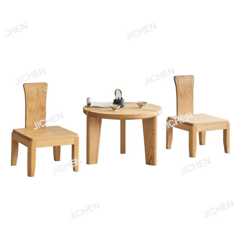 

Один стол и два стула, круглый стол из массива дерева, кресла для отдыха, B&B, балкон отеля, спальня, круглый стол, несколько японских стульев в стиле ваби-саби.