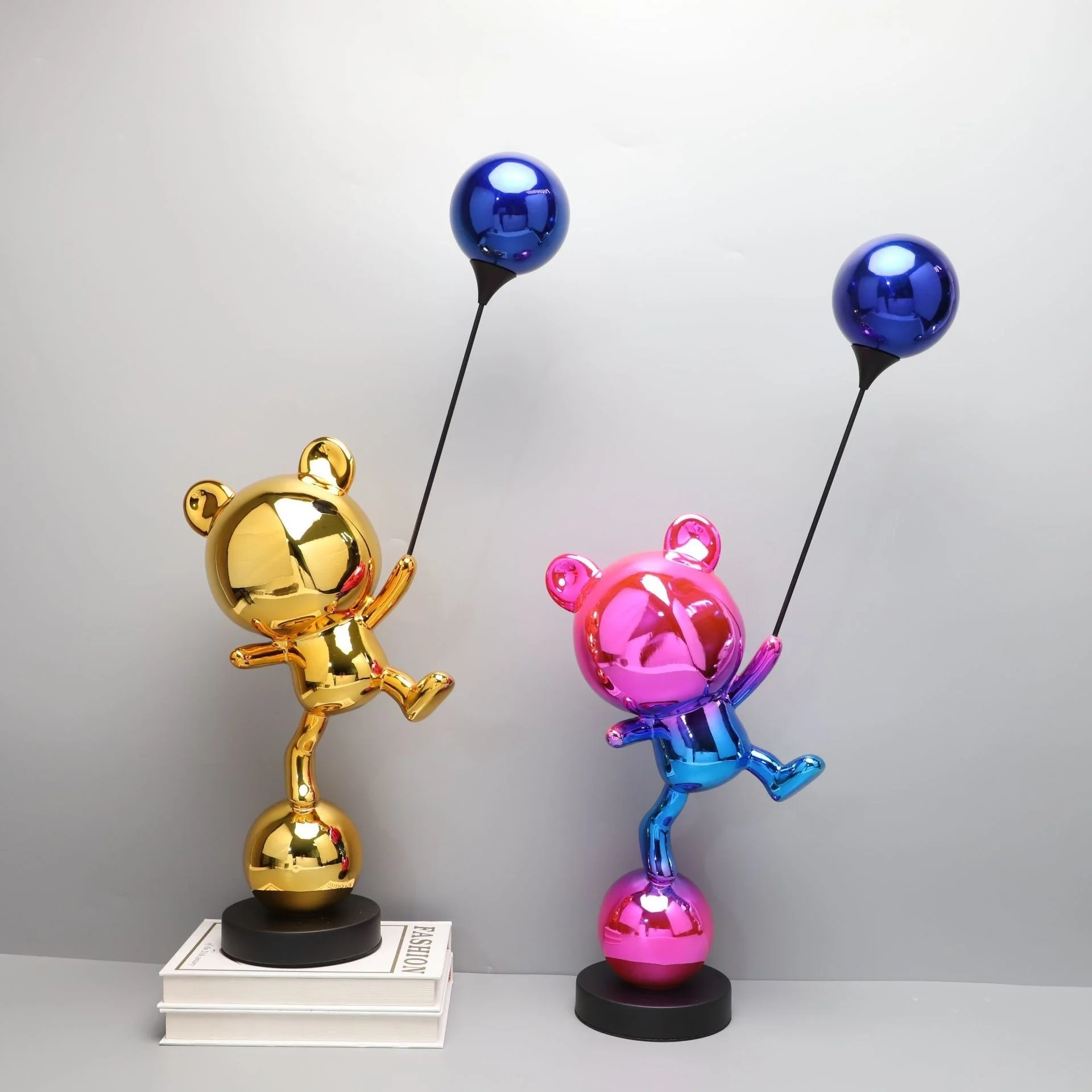 Modern resin balloon bear decoration cartoon Sculpture Model tenant hall landing lobby Sales Department light luxury decoration