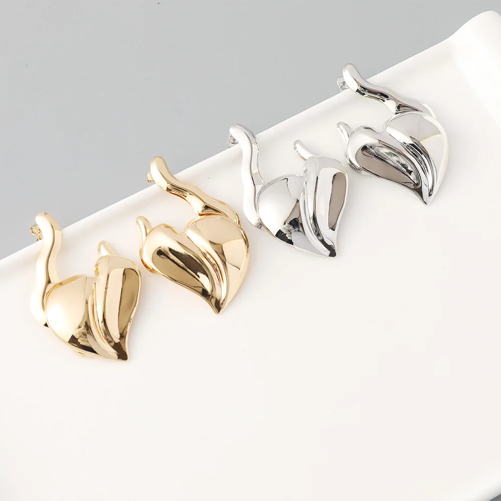 Extreme color new simple alloy metal irregular love earrings, high-end design sense women's stud earrings wholesale