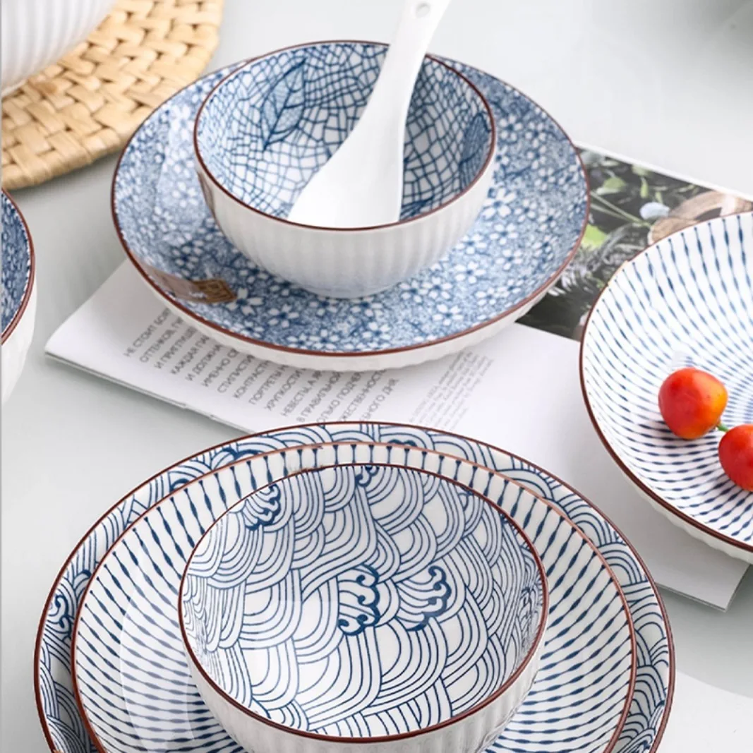 juego-de-vajilla-de-porcelana-japonesa-con-diseno-azul-12-piezas-que-incluye-cuencos-platos-y-cucharas-de-ceramica-ideal-como-regalo-para-celebrar-una-nueva-casa-o-para-las-cenas-familiares