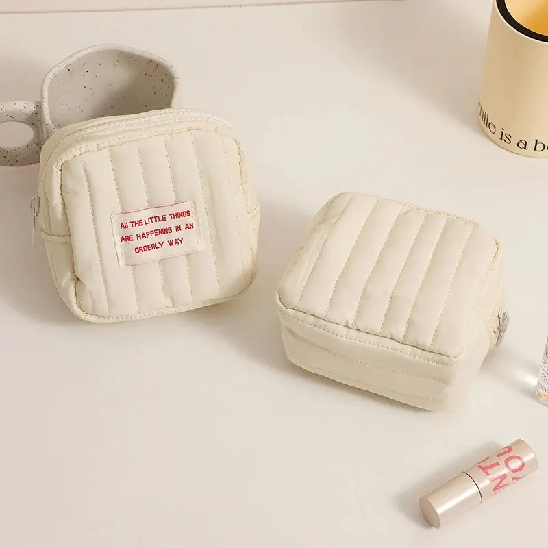 Korean Square Small Makeup Bag Student Small Earphones Zero Wallet Girl Portable Lipstick Storage Bags