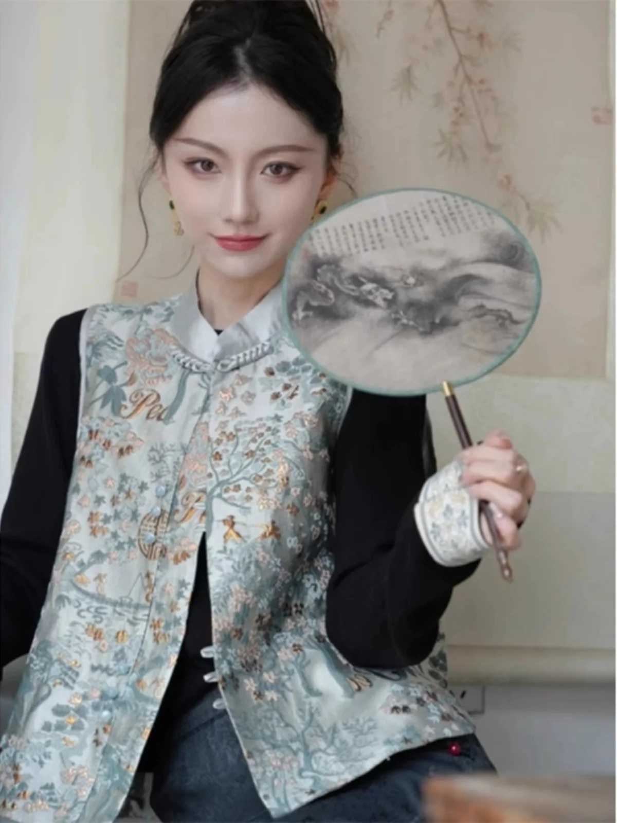 Retro Embroidered Button Backless Vest Women's Summer New Chinese Style National Fashion Improved Tang Costume Shoulder Pad Top