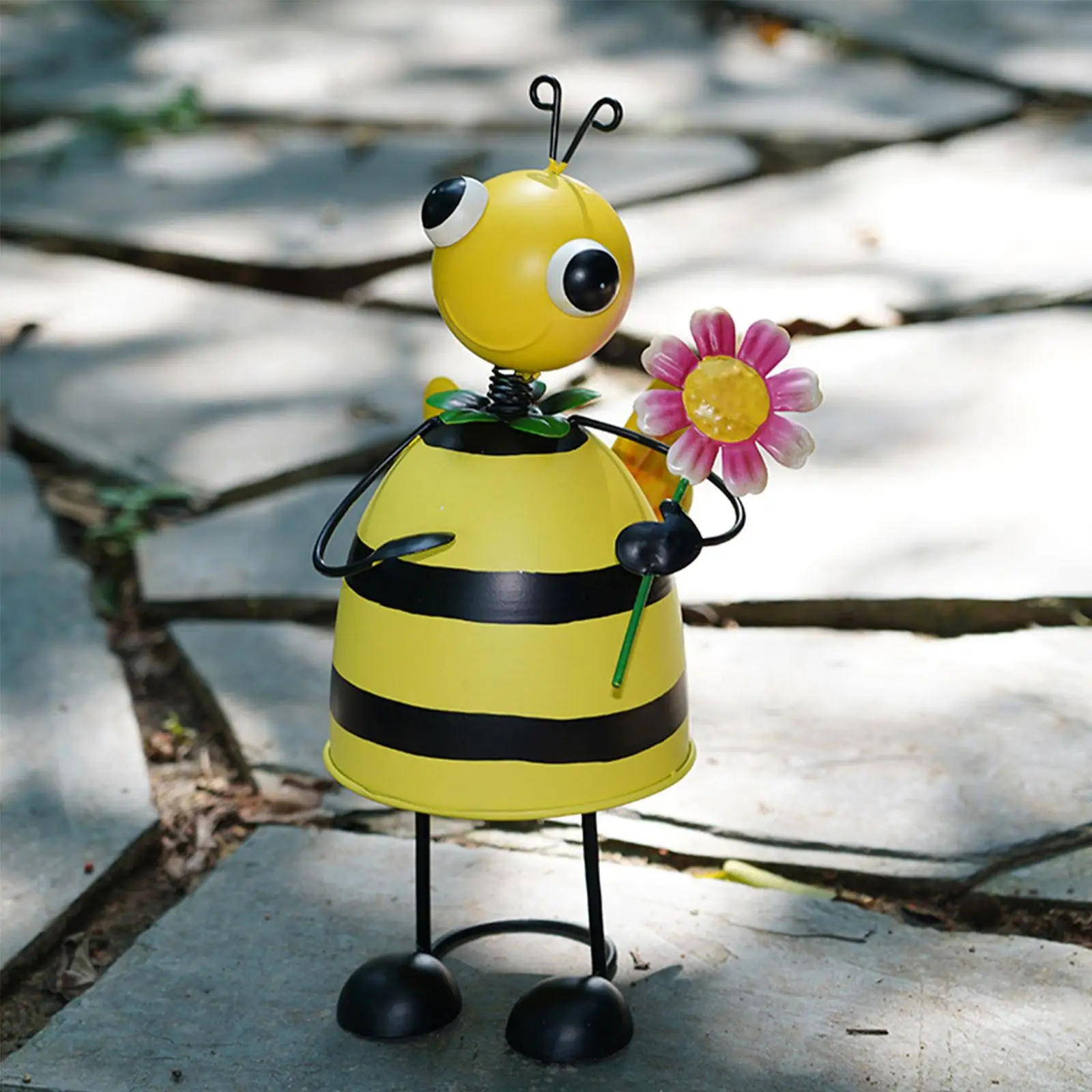 Decorative Bee Statue Iron Garden Ornament Art Sculpture for Outdoor Walkway Patio Hallway Decor