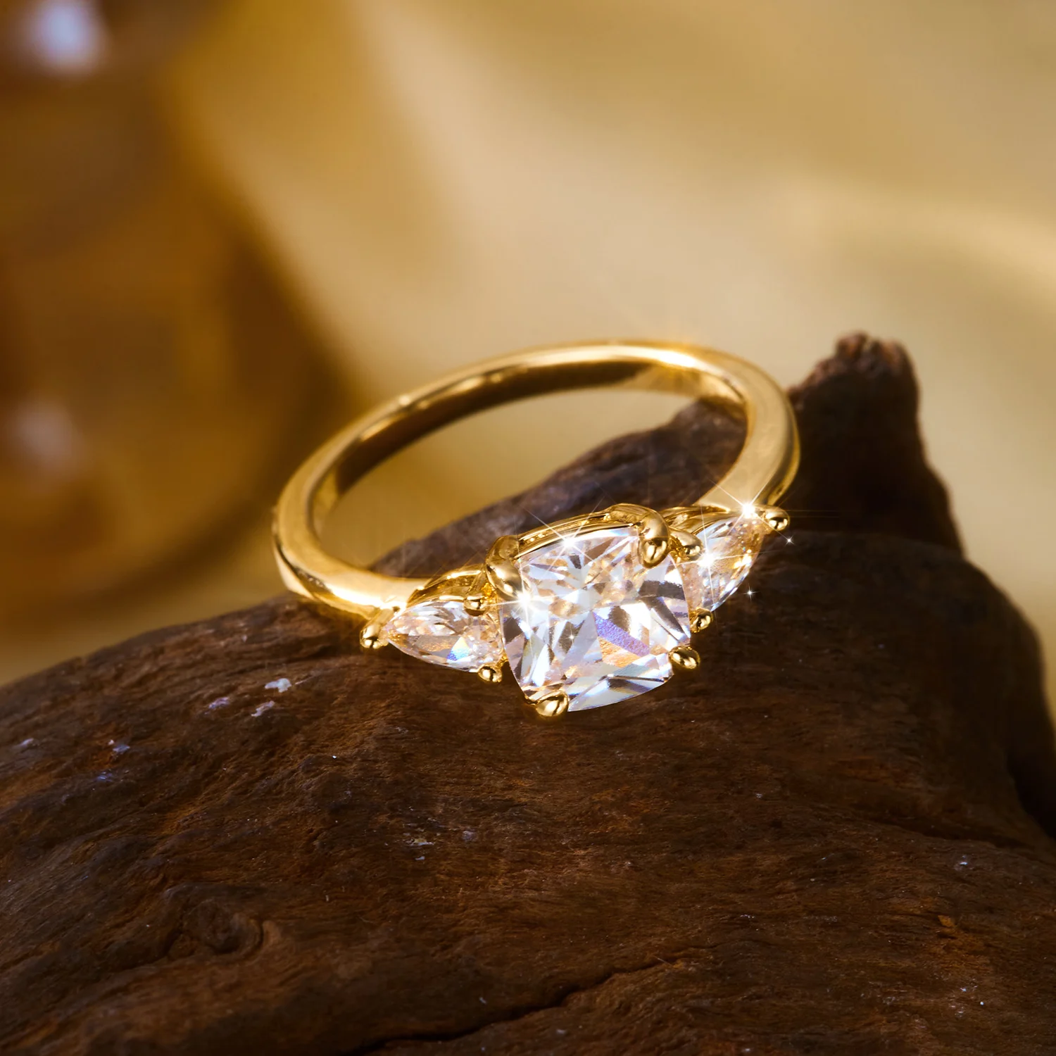 Zarter Brillanter Ring für Frauen Klassischer Messing-Zirkon Birnenförmige Seitensteine Minimalistischer Eleganter Alltags- und Versprechensschmuck – Detail 5
