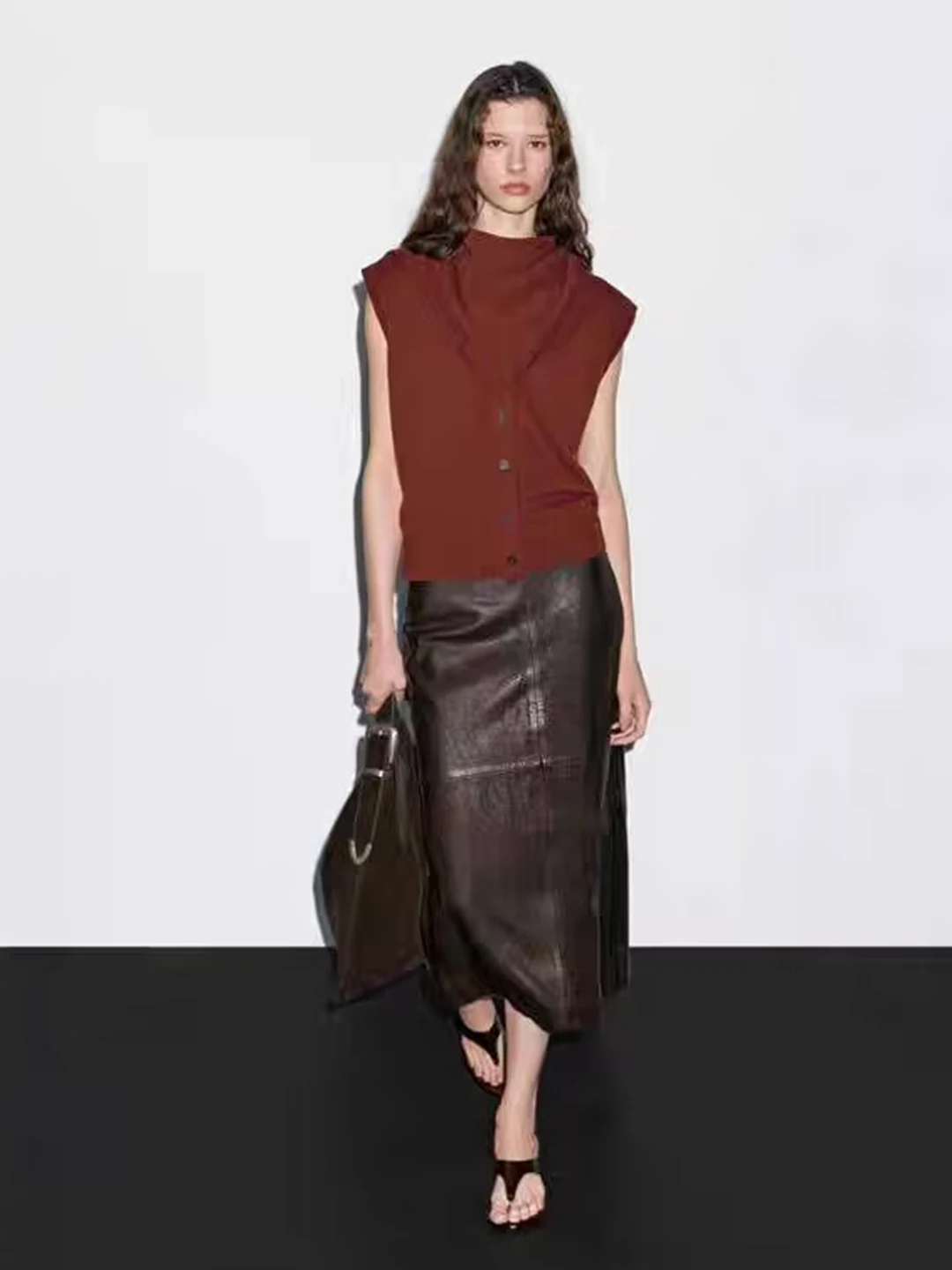 Laid-ba スレニットベスト スカーフカラー レイヤードデザイン 通勤ファション レディース ミッドレングス スベルニットウェア