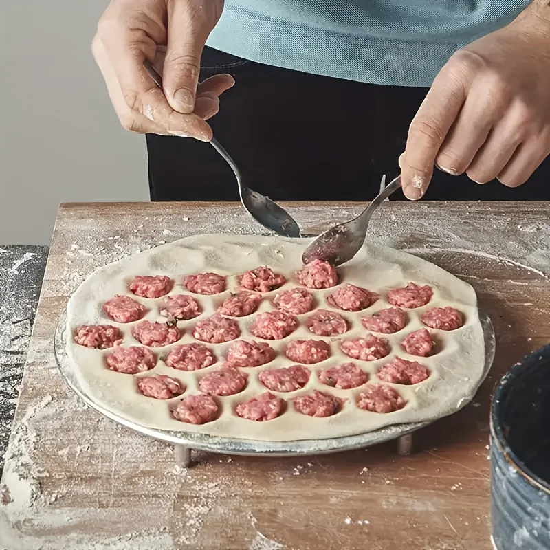 Herramienta para hacer dumplings de aluminio | Prensa de raviolis de 37 agujeros para rellenos de pasta y carne caseros | Gadget de cocina con molde para repostería multiusos