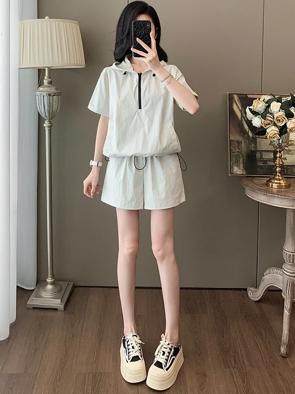 

Женский летний спортивный комплект из двух предметов: быстросохнущие шорты и топ с капюшоном, модный, повседневный, с защитой от старения