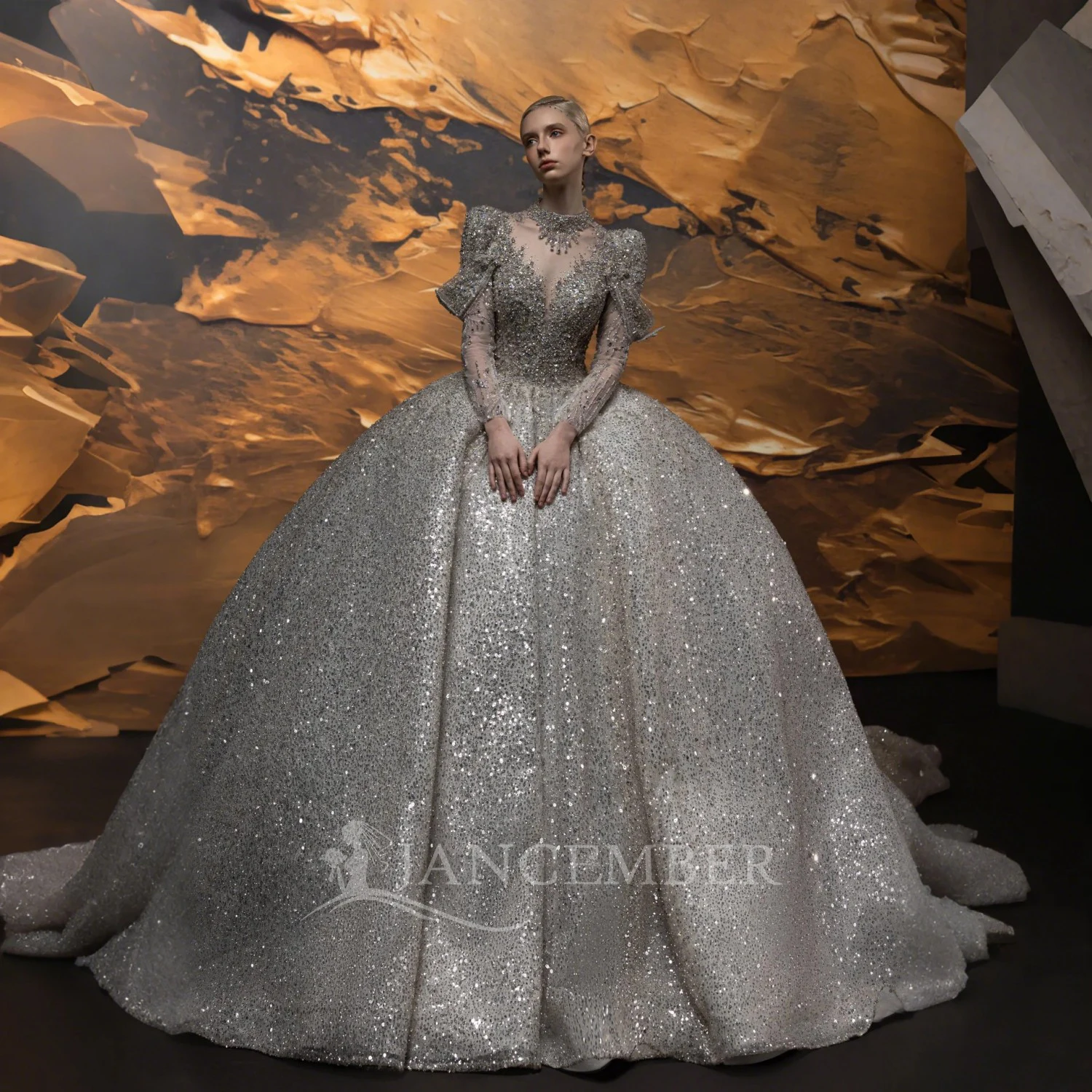 Exquisite Women Wedding Dresses Lace Long Sleeves Ball Gown Backless Bridal Gown Custom Made Princess Robes De Mariée Customized