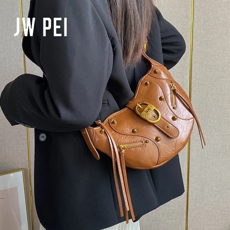 

JW PEI Vintage Oil-Waxed Leather Horn Bag Large Capacity Motorcycle Shoulder Crossbody Messenger Bag 2026 New Style