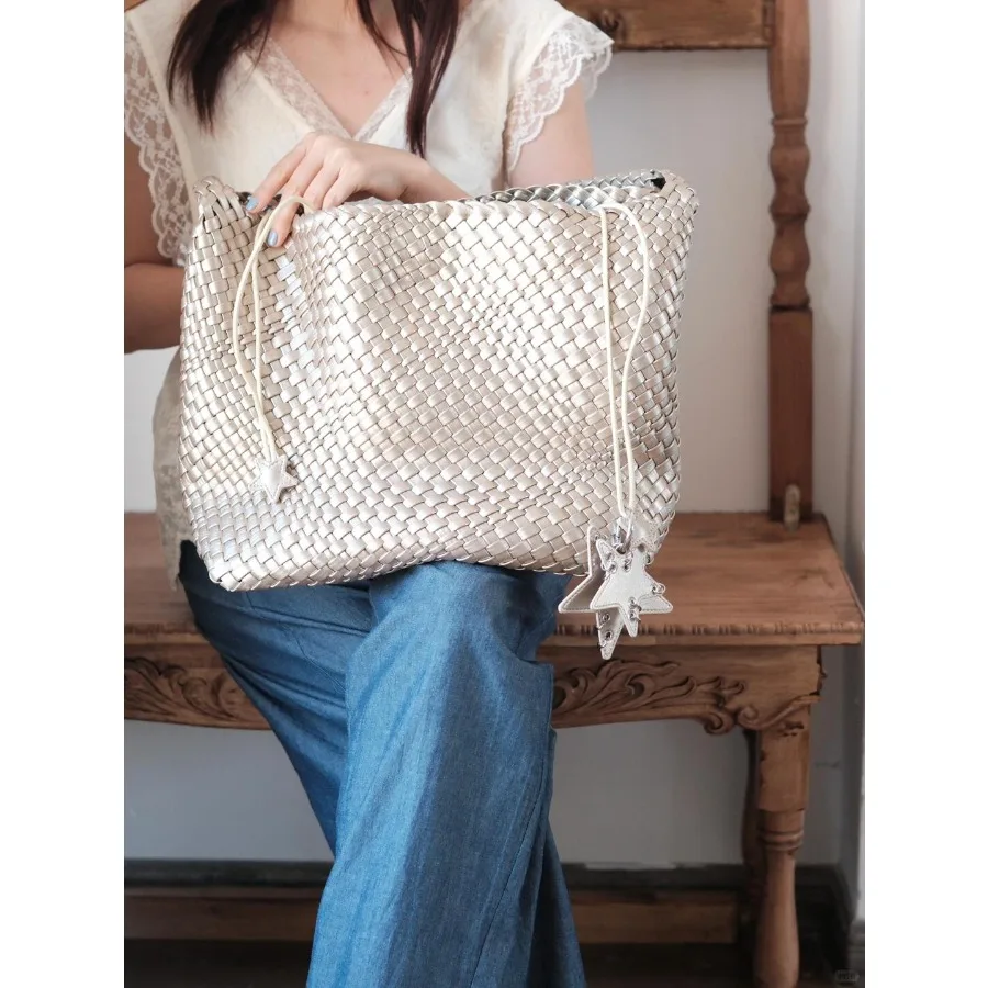 

Champagne 2025 super fire woven tote bag women's large-capacity large bag high-end sense portable shoulder bucket bag