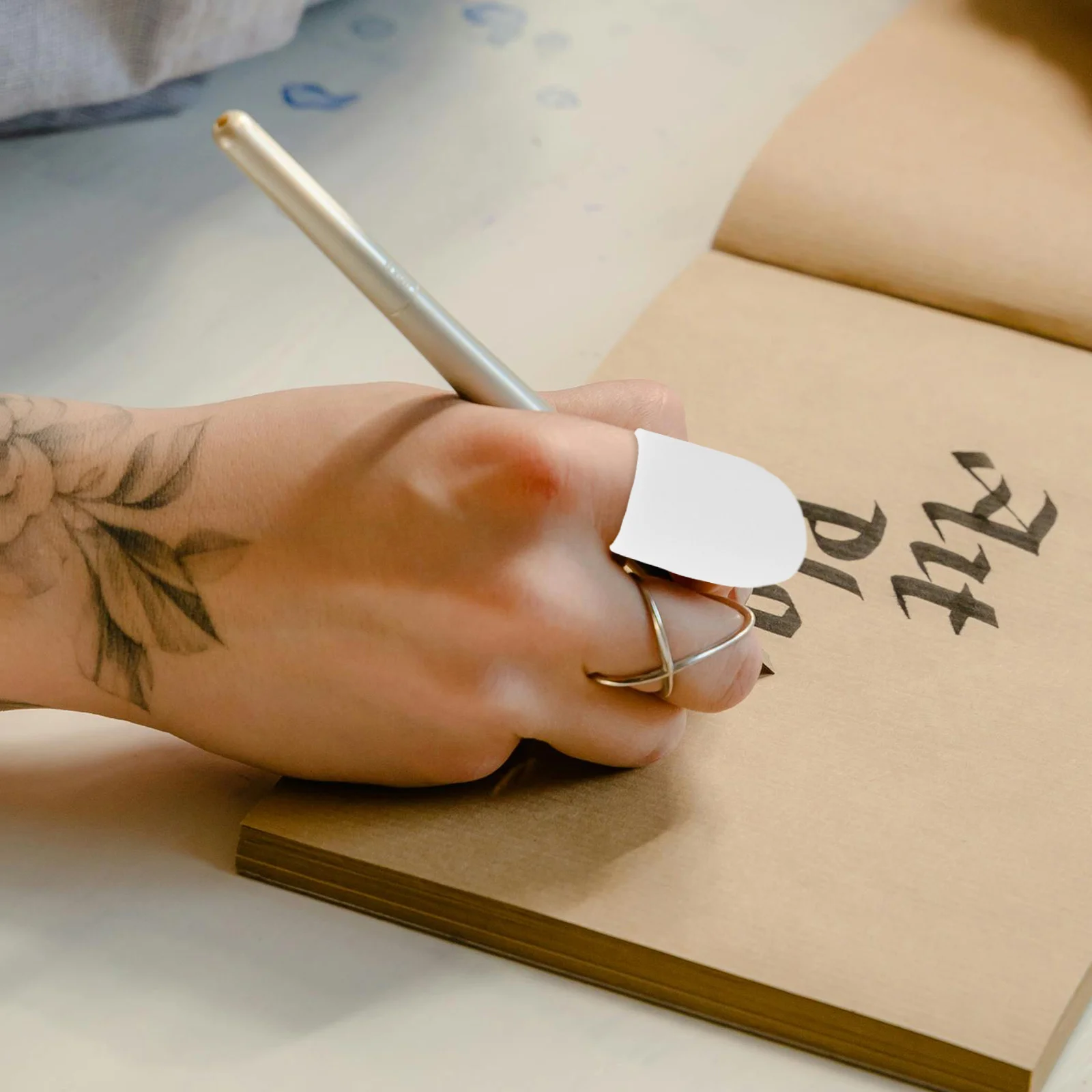 2 Paar Silikon-Fingerlinge, Fingerschutz für trockene Haut, rissige Fingerspitzen, bequeme, wasserdichte Daumenhülle zum Tippen