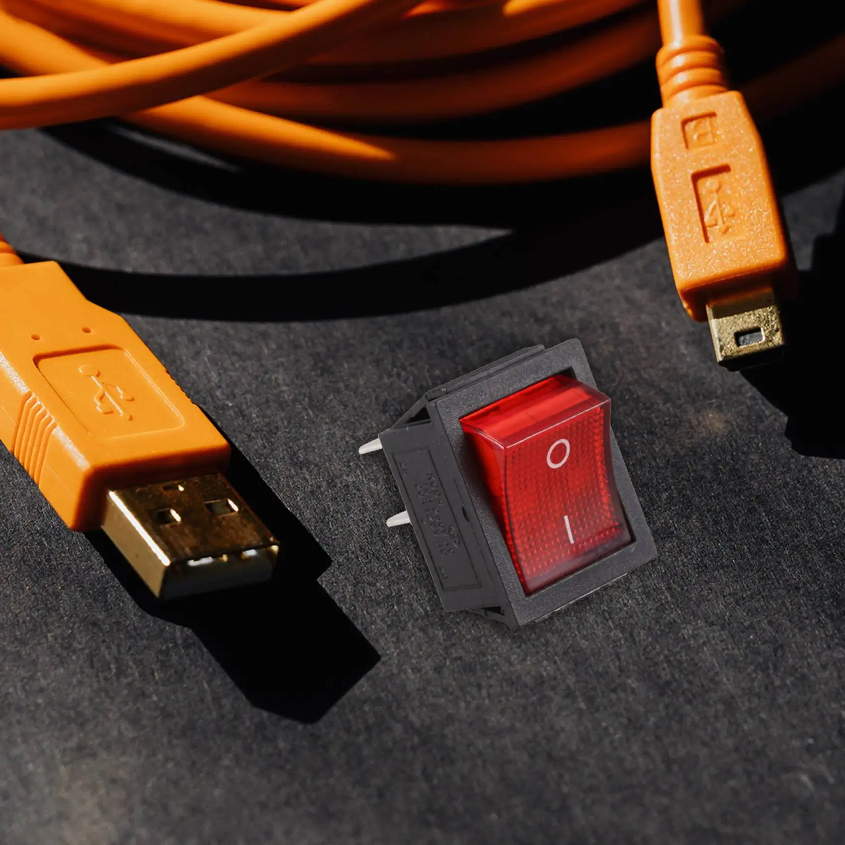 ضوء أحمر مضاء مفتاح هزاز DPST ، 4 دبوس ، تشغيل ، إيقاف ، المفاجئة ، 16A ، 20A ، V ، AC