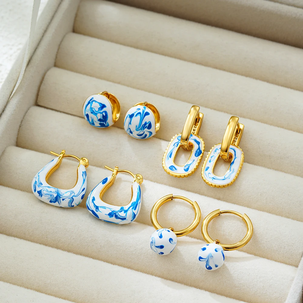 New Charm Gold Plated Blue And White Porcelain Enamel Flower Pattern Hoop Earrings for Women Steel U Shape Huggie Ear Buckle