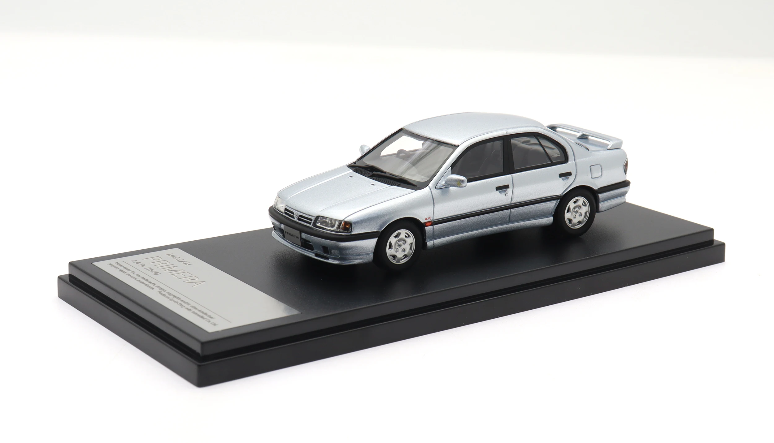 1:43 Scale High-Simulation Resin Car Model Nissan Primera-Style Mini Vehicle Collectible Display Toy Gift