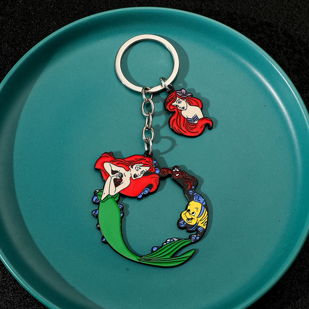 سلسلة مفاتيح معدنية من Disney The Little Mermaid Princess Anime Cartoon للنساء، حلقة مفاتيح السيارة، سلسلة هدايا للفتيات، أزياء