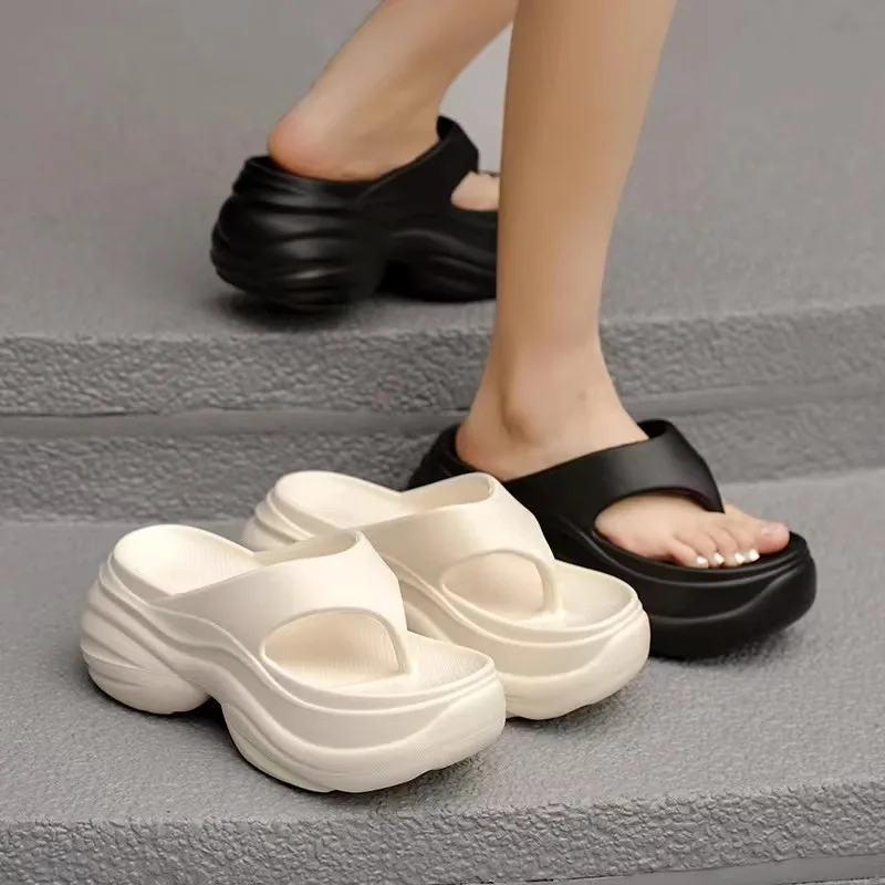

Летние легкие женские тапочки из ЭВА на мягкой подошве, нескользящая пляжная обувь на толстой подошве, шлепанцы на платформе с зажимом для женщин