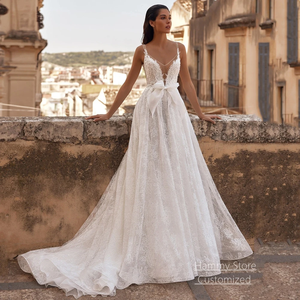 Customized Wedding Dress New Arrival V Neck Sleeveless Beading Sequined Lace Sweep Train Applique Bridal Gown for Bride