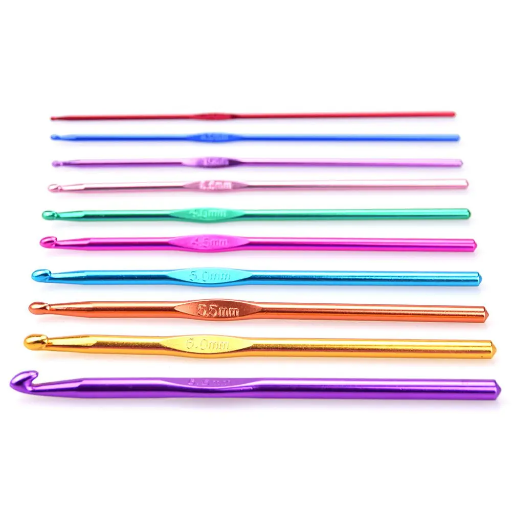 مجموعة جيدة مكونة من 22 خطافًا كروشيهًا من الألومنيوم للحرف اليدوية مع حافظة