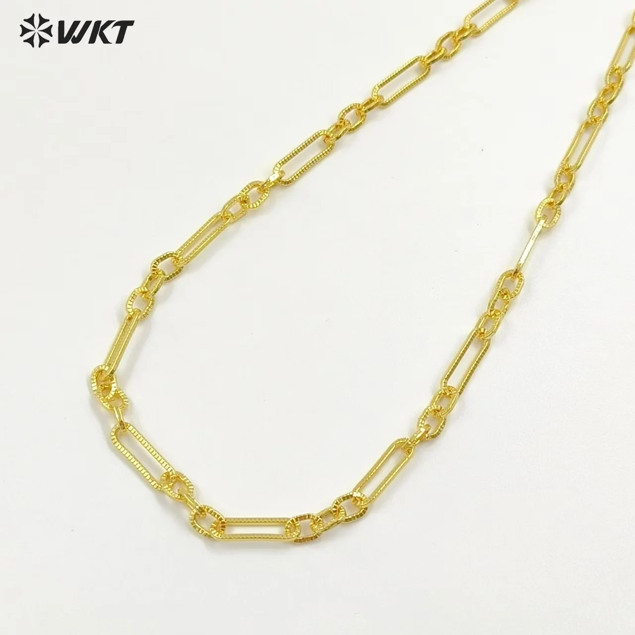 WT-BC242 تصميم كلاسيكي شعبي سلسلة معدنية كلاسيكية مطلية بالذهب الأصفر عيار 18 قيراط لهدايا الذكرى السنوية للأصدقاء