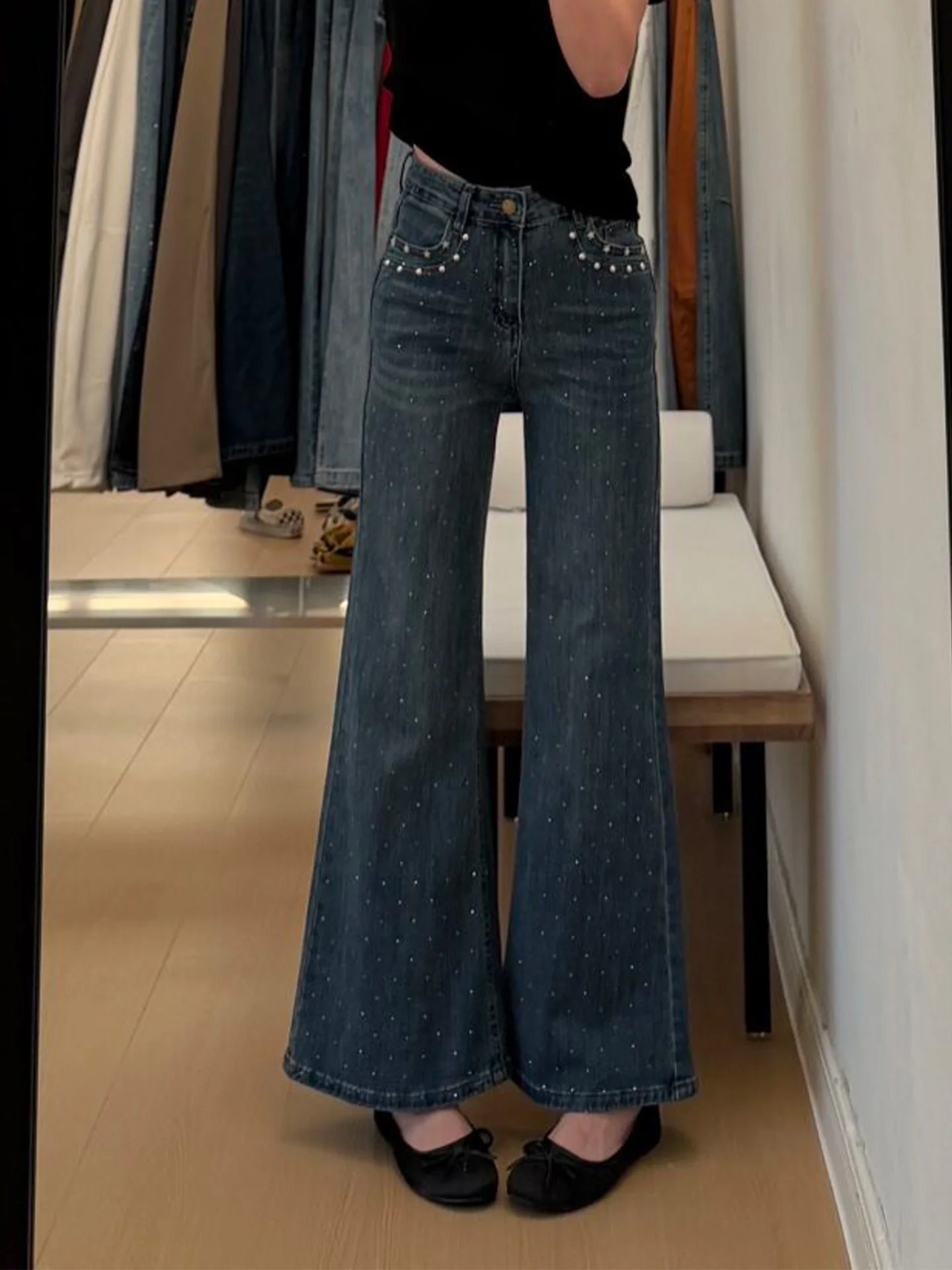 

Женские джинсы с заклепками в стиле ретро, прямые, зауженные, с эффектом потертости, летняя новинка, с естественной линией талии, из денима, средней мягкости, для повседневной носки