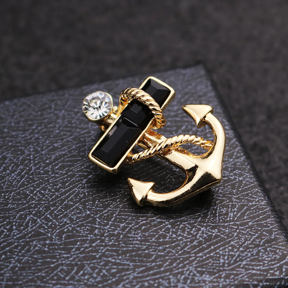 European American Corsage Pirate Crystal Anchor Brooch New Trendy Men's Ship's Anchor Coat Suit Brooches Birthday Present