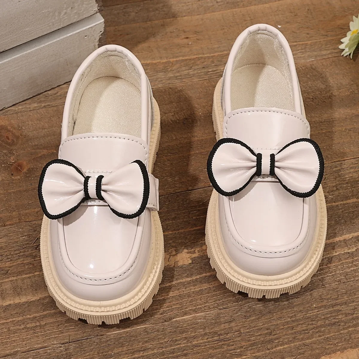 

Girls Leather Shoes Round Toes Soft Bottom Glossy Children Princess Shoes Slip-on 2025 Autumn Kids Bow Mary Jane Loafers