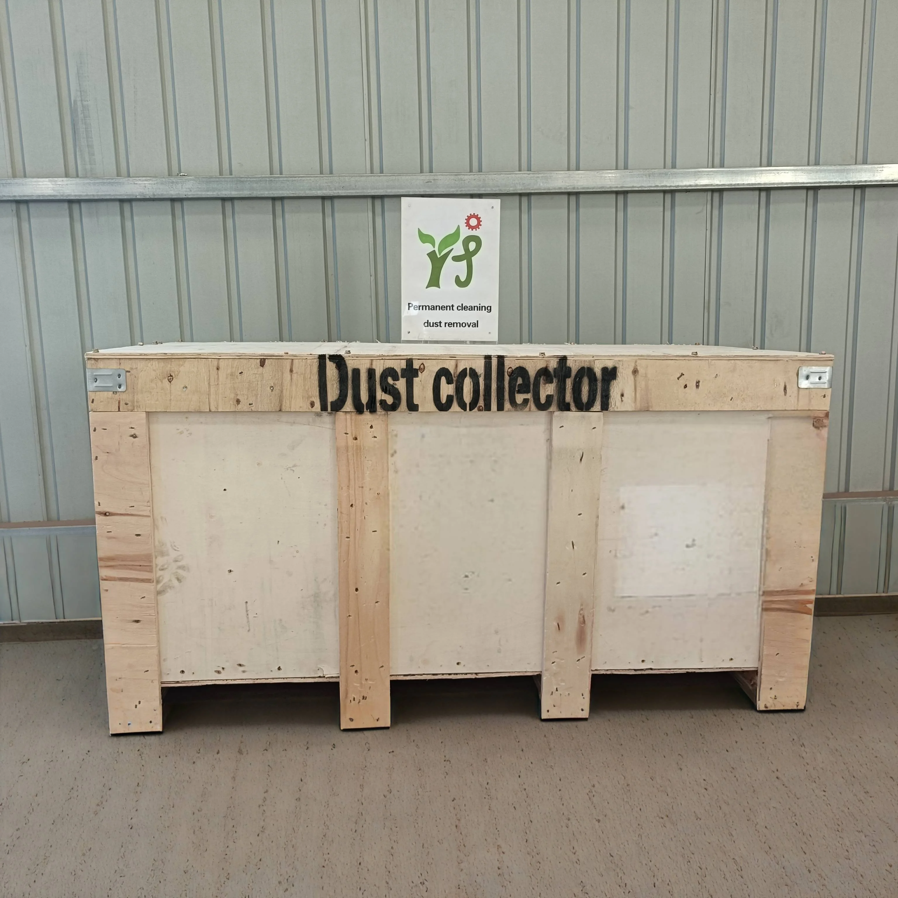 Collettore di polveri per macchine per la lavorazione del legno con componente motore essenziale