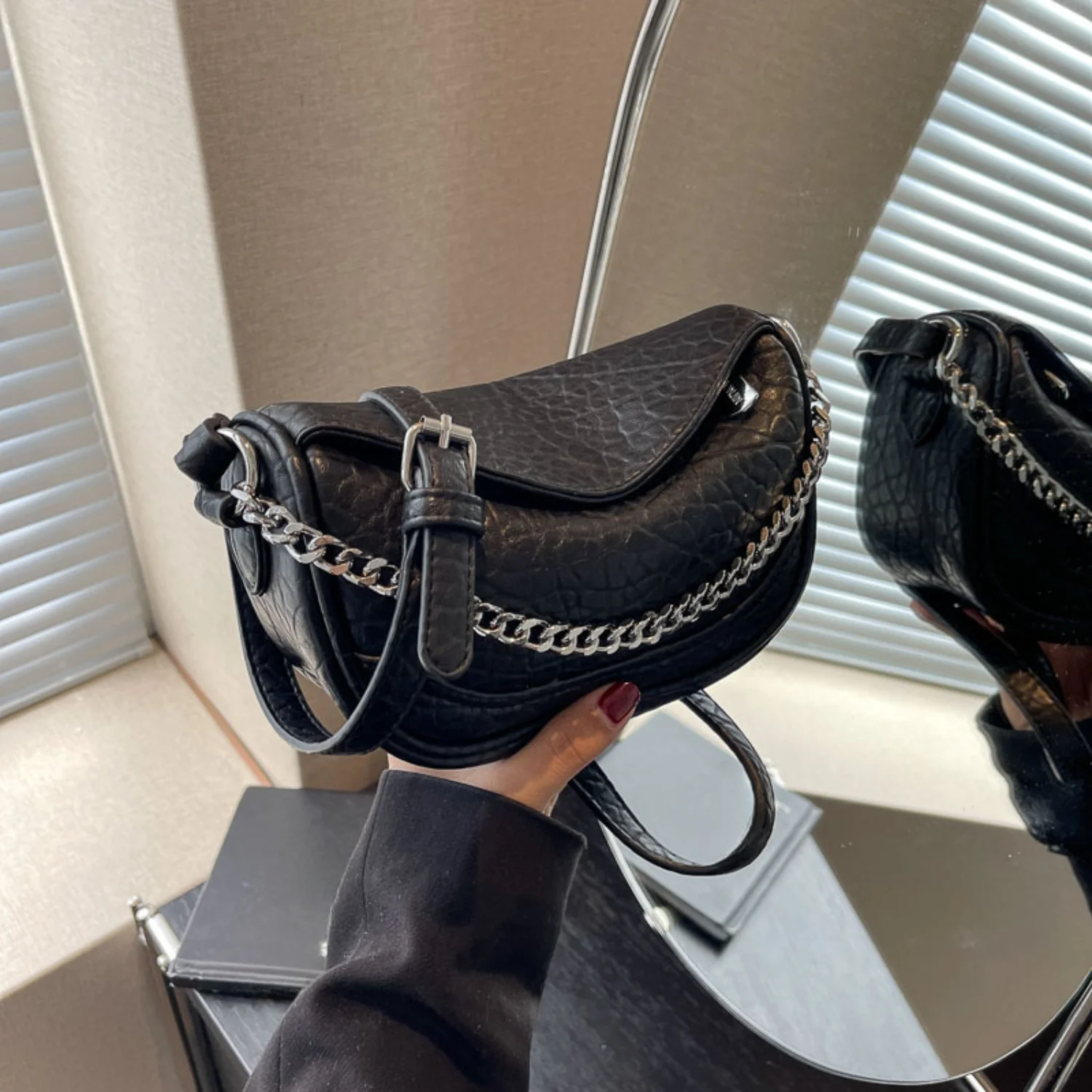 Fashionable Chain Crossbody Bag for Women - Stylish Shoulder Purse, Versatile PU Leather Dumpling Bag