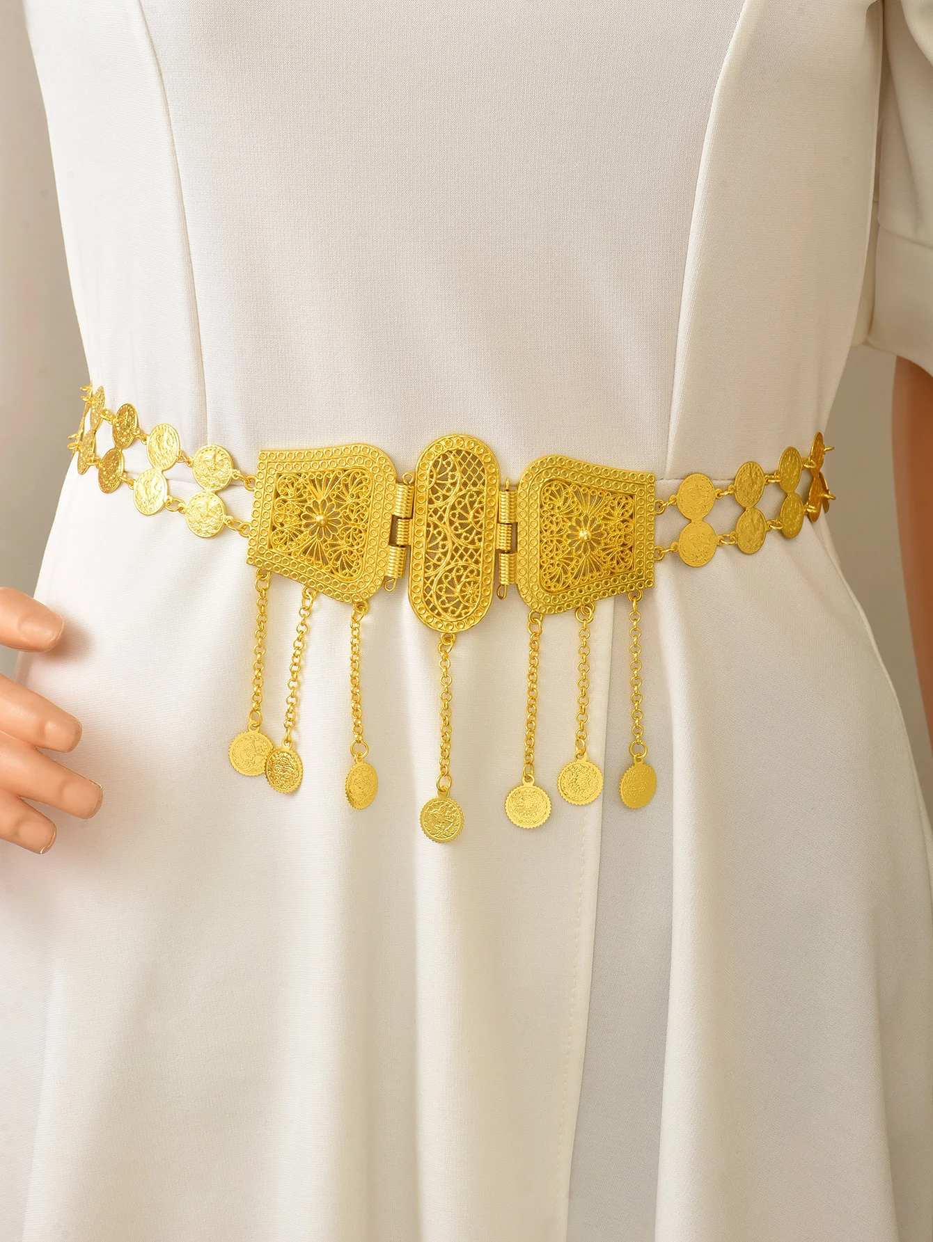 

Этнический золотой пояс с винтажным резным ажурным узором, роскошная отделка с кисточками для торжественных мероприятий - идеальный подарок