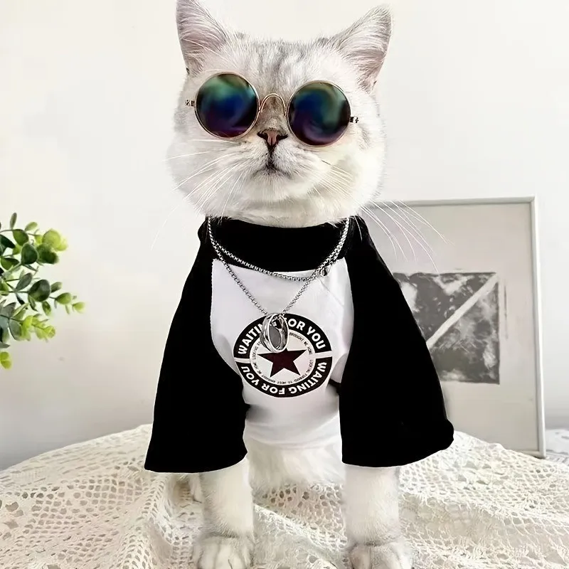 

Pet Fashion Short-sleeved Black and White Splicing Five-pointed Star Printed Dog Clothes Polyester Summer Cat and Dog T-shirt