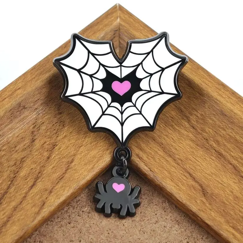 Goth Heart Spider Web Brooch Pink Heart Metal Badge Dangling Spider Enamel Pin Y2K Punk Jewelry Halloween Gift