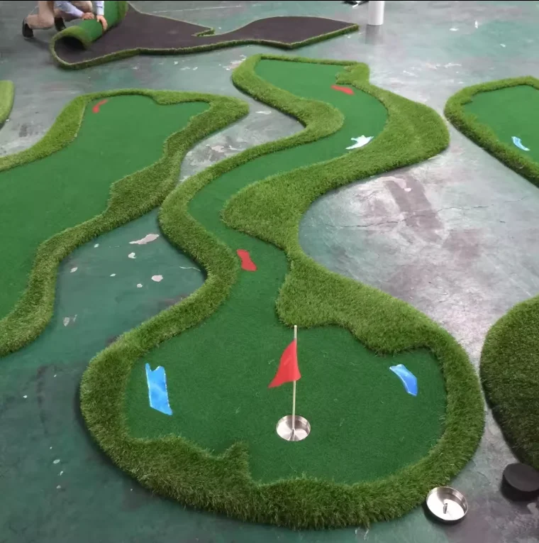 

Factory Wholesale 9 Hole Golf Green Custom Made Mini Golf Putting Green Indoor Outdoor Practice Portable Large Size Putting Mat