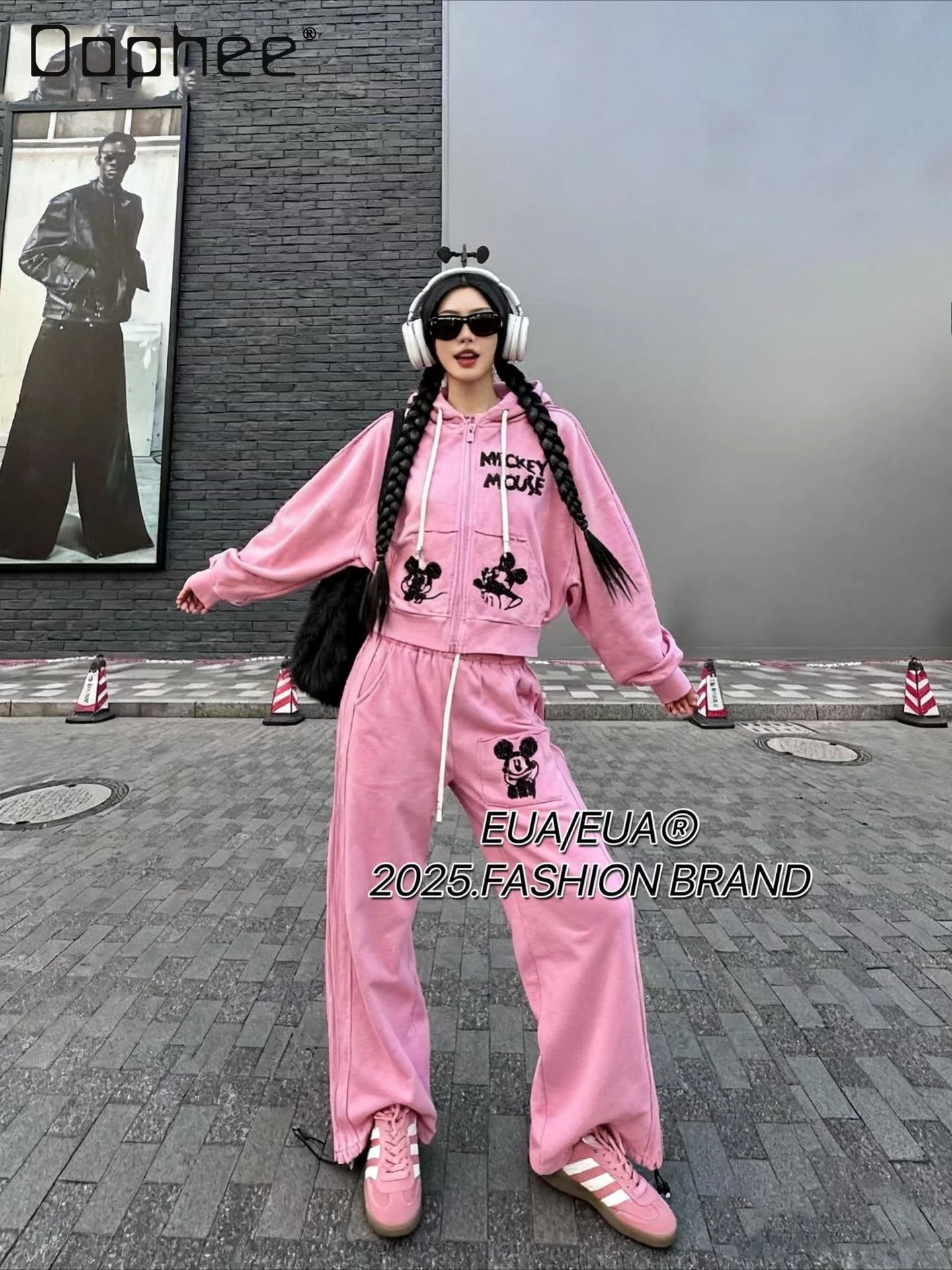 

Pink European Style Cartoon Sweatshirt for Women 2025 Autumn New Heavy Sequin Embroidered Letters Loose Versatile Casual Jacket