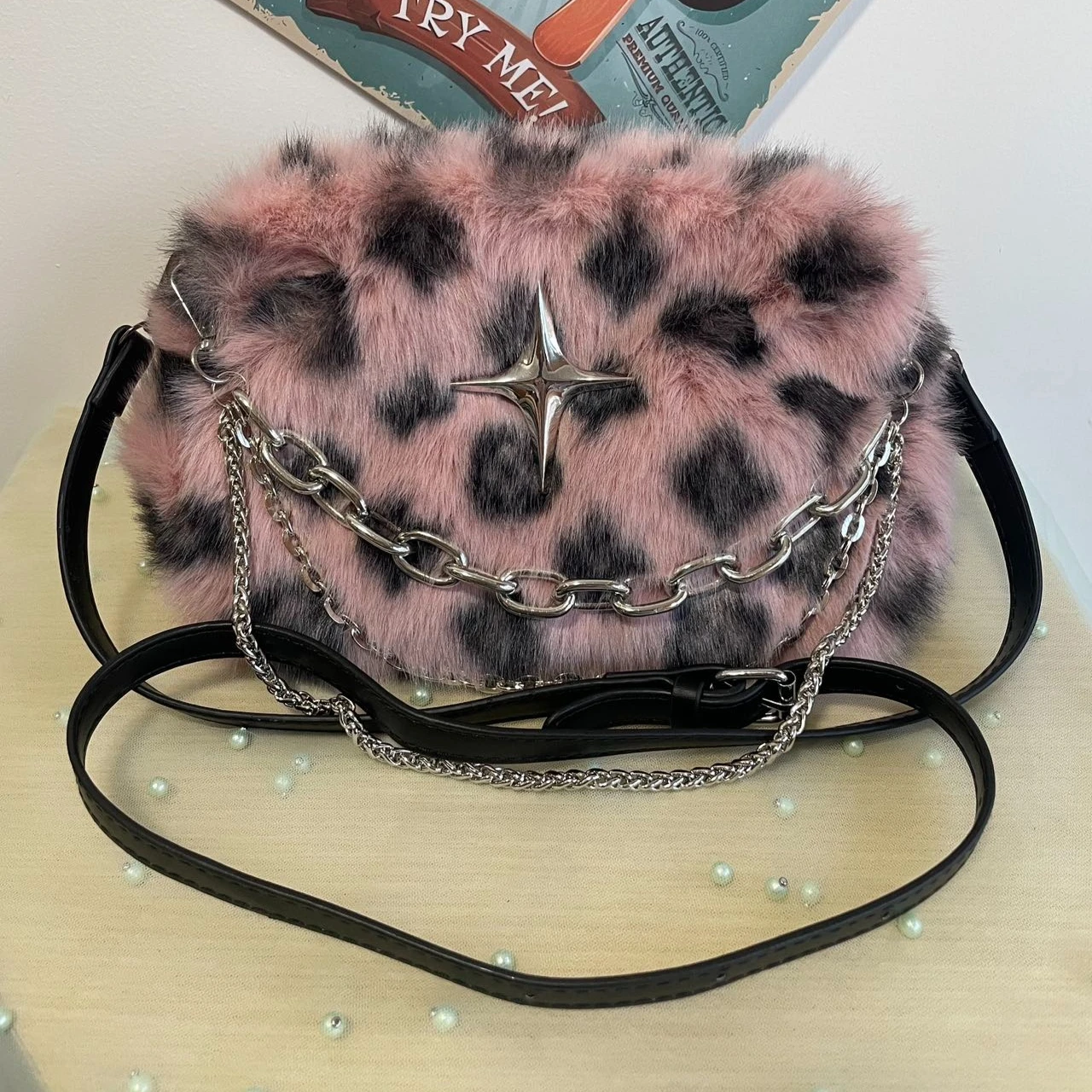 

Leopard Print Faux Fur Crossbody Bag Fashion Metallic Star and Chains Tote Bag for Women’s Versatile Daily Bags