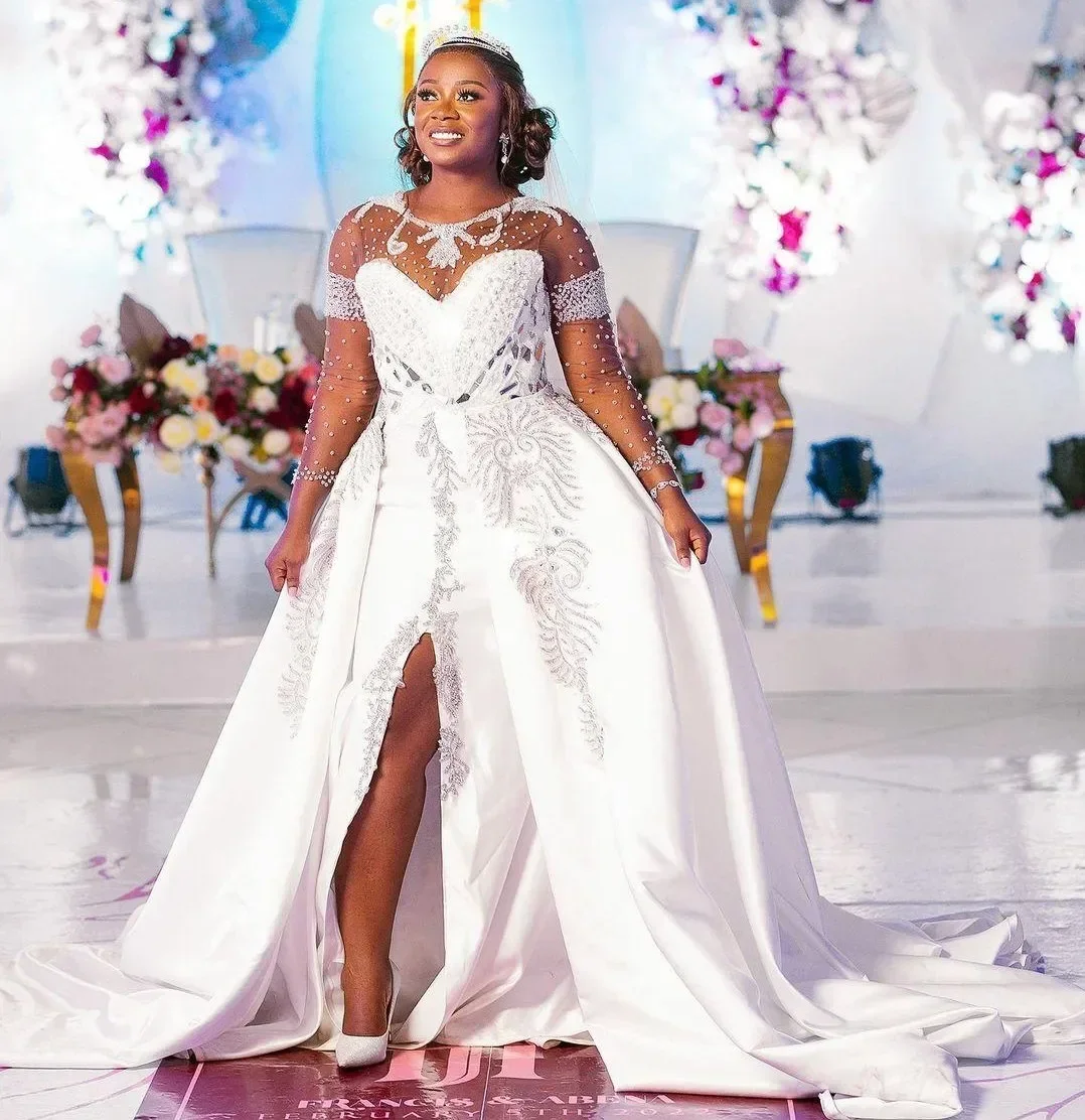 Maßgeschneiderte O-Ausschnitt Shinny Perlen Kristalle Hochzeitskleid bodenlangen Vestidos De Casament formale Split Side Brautkleider