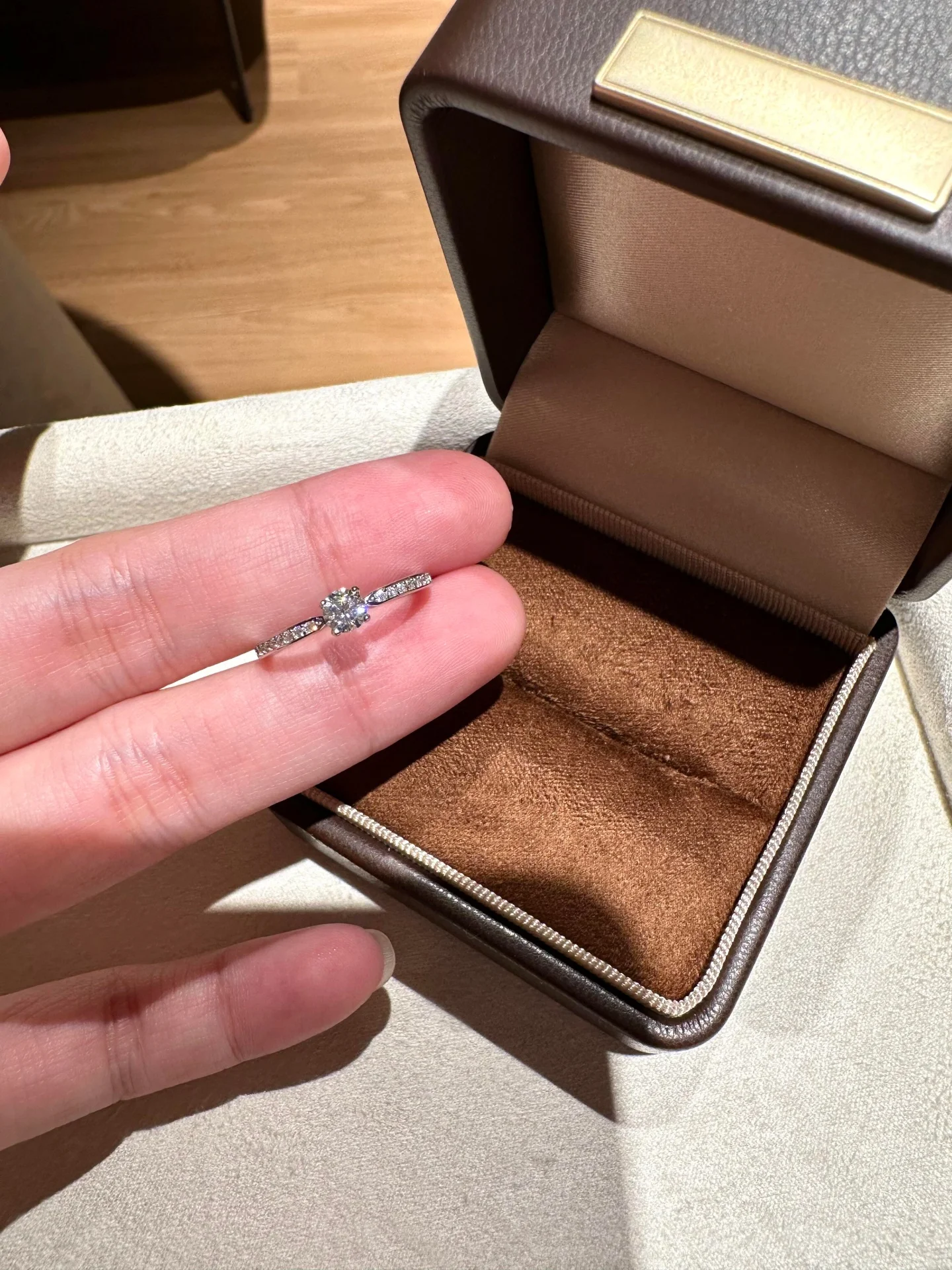 anillo-de-plata-de-ley-s925-con-diamantes-incrustados-en-forma-de-cubo-de-azucar-pieza-elegante-y-exquisita-momento-brillante