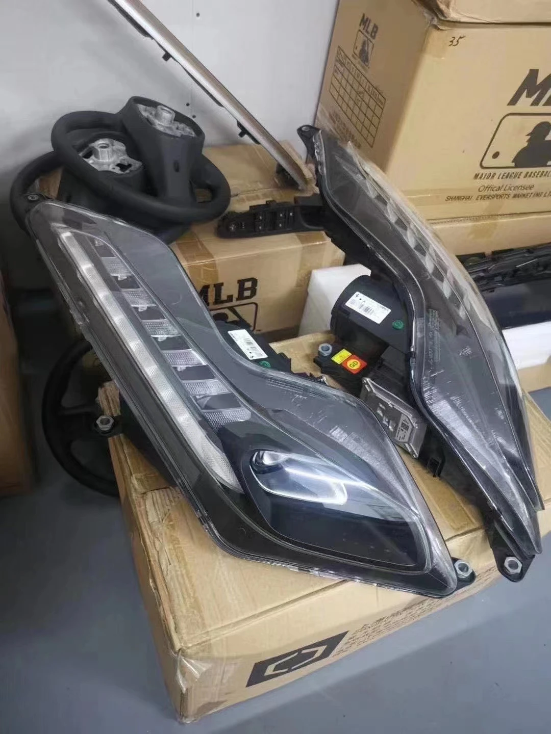 Original Used LED Headlight forFERRARI  LaFerrari Left and Right Headlamp OEM 302205 302207 291703 291704 302206 302208
