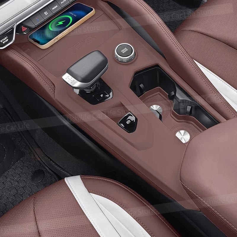 

Защитный силиконовый коврик-накладка на центральную панель переключения передач для Geely Monjaro Xing Yue 2021-2024