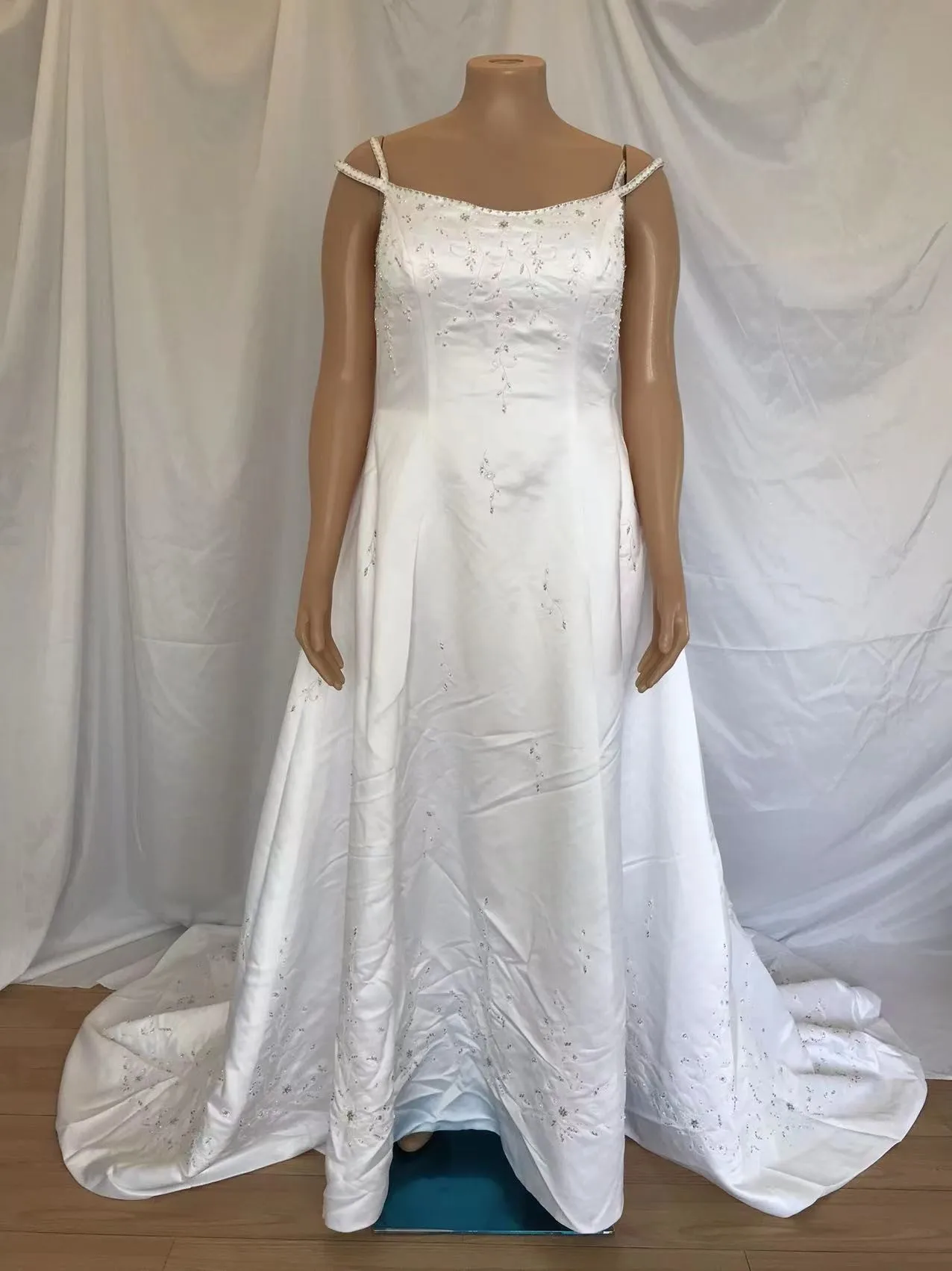 Instock Now Stock Sample Cleanrance Flawed satin Wedding Dresses Size 20  bridal gown sample sales