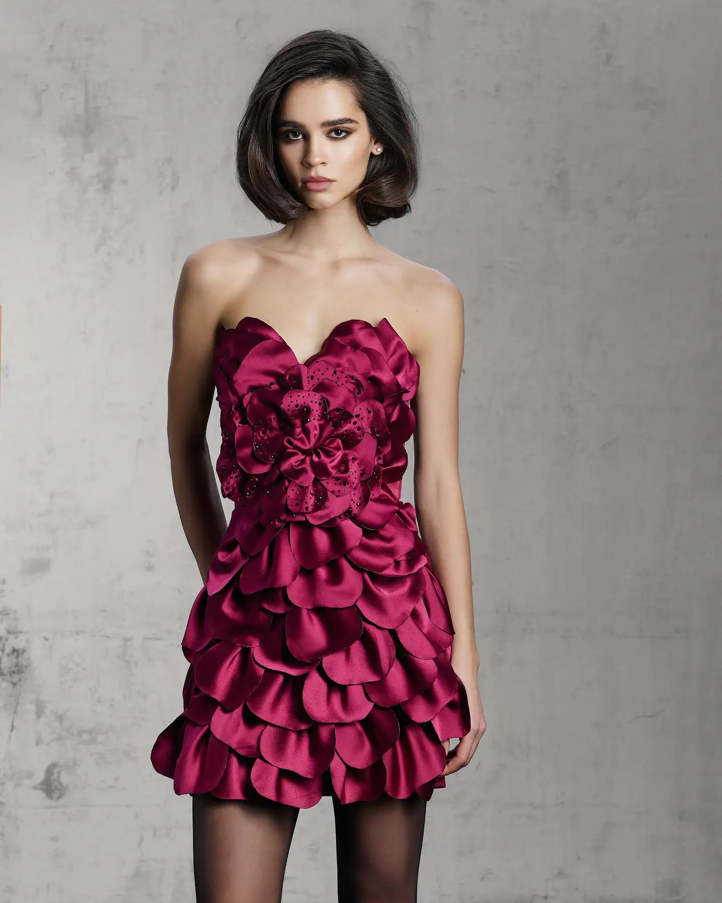 高級フリルサテンプロムパーティードレスかわいい3D花柄デザインミニウェディングゲストドレストレンドタフタショートカクテルドレス