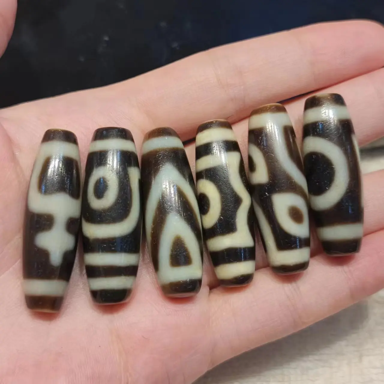 

1pcs/lot natural multi-pattern old agate dzi Yellow teeth Weathering lines Delicate White core holes Rare breeds Prayer beads