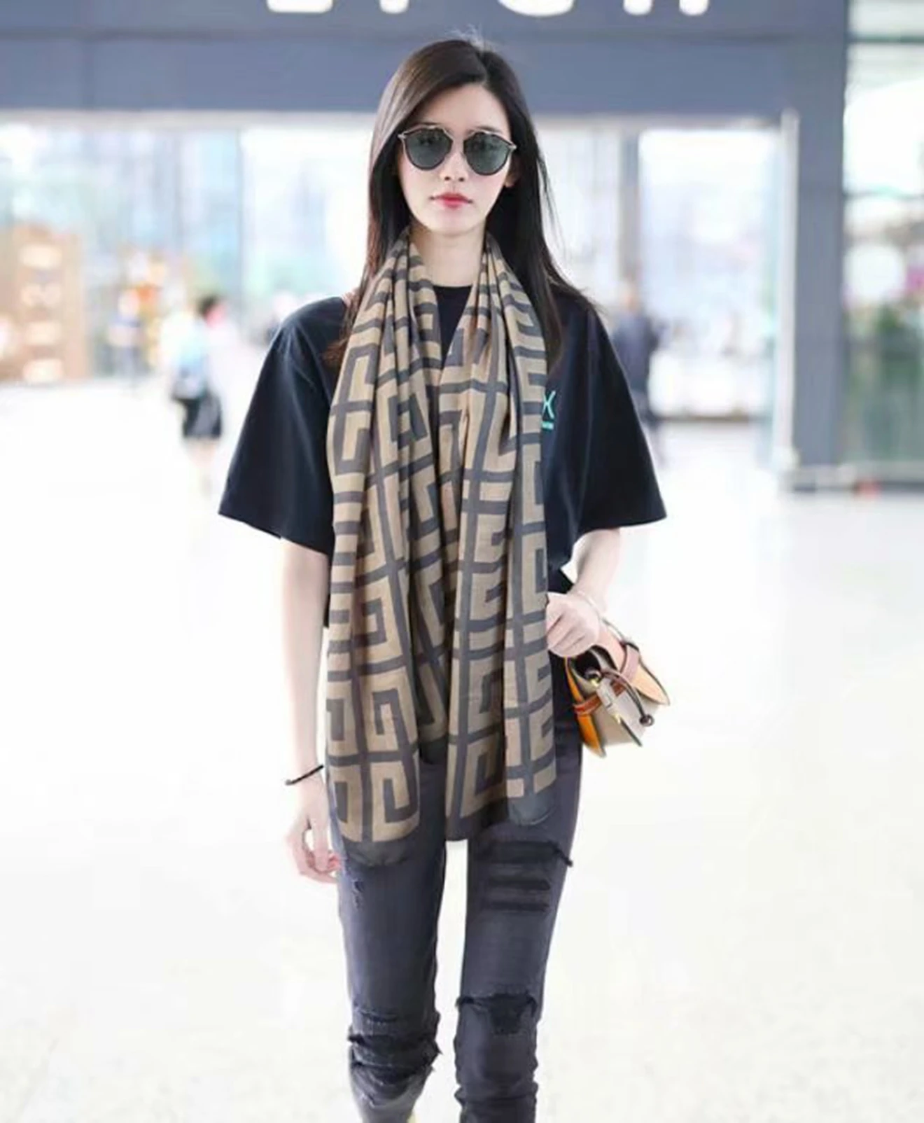 

2023 new women fashion Foulard designer scarf Soft cotton and linen feel foulard luxe scarf shawl dual-use thin four seasons