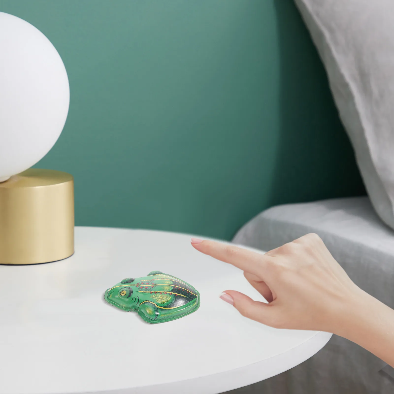 

1Set Vintage Tin Cicada Frog Plaything Retro Tinplate Animal Decoration for Study Living Room Desktop Lifelike